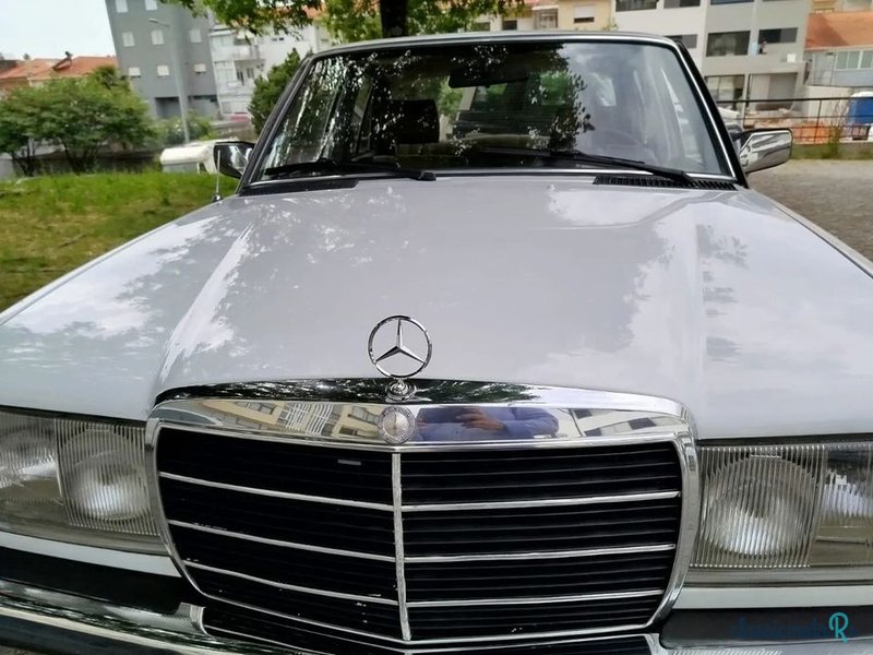 1977' Mercedes-Benz 200 photo #3