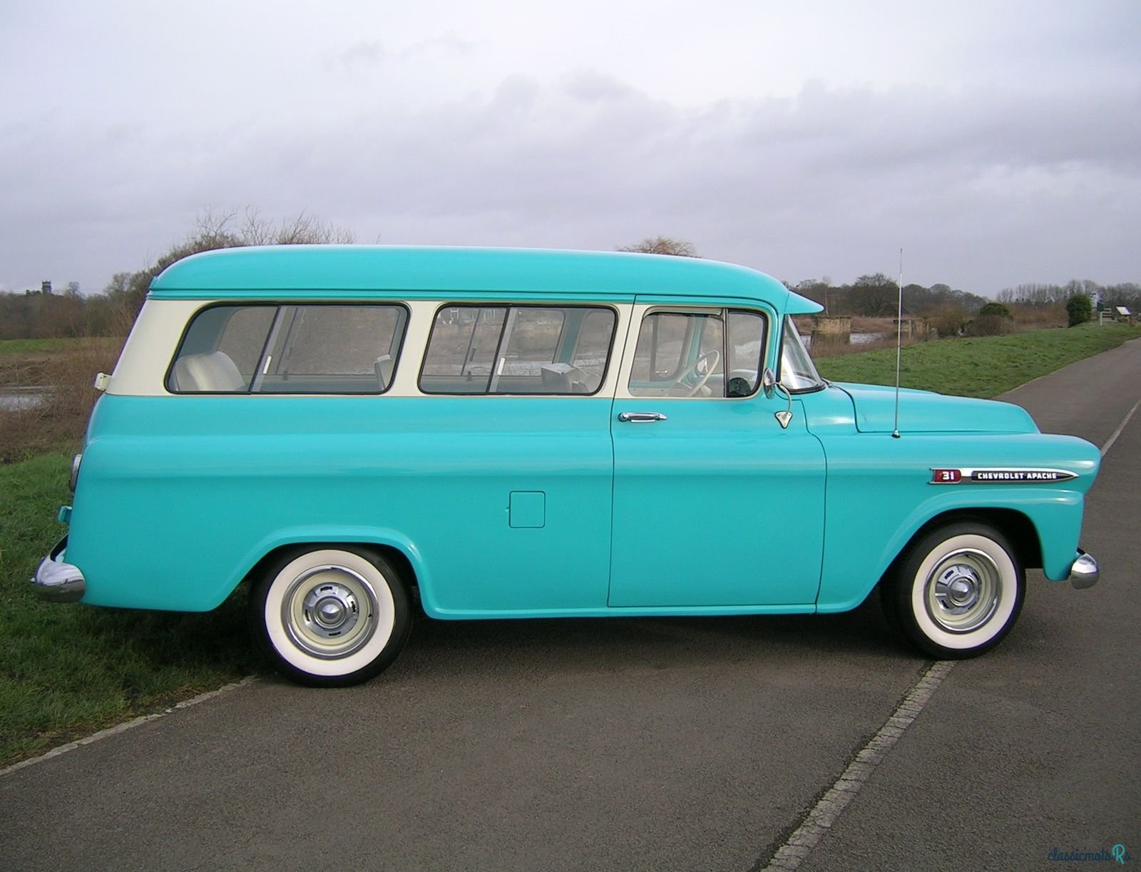 1959' Chevrolet Suburban photo #4