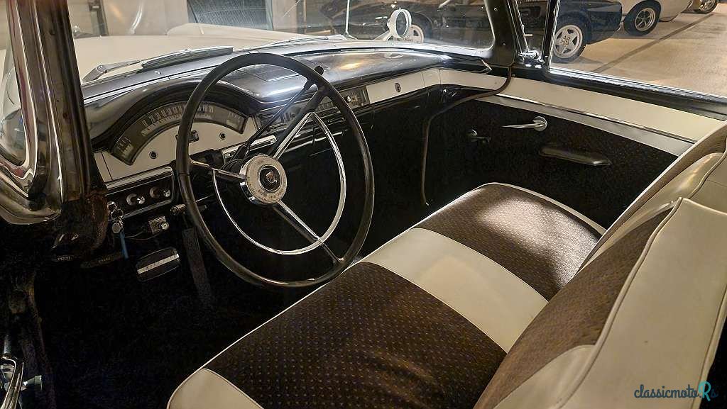 1957' Ford Fairlane photo #3