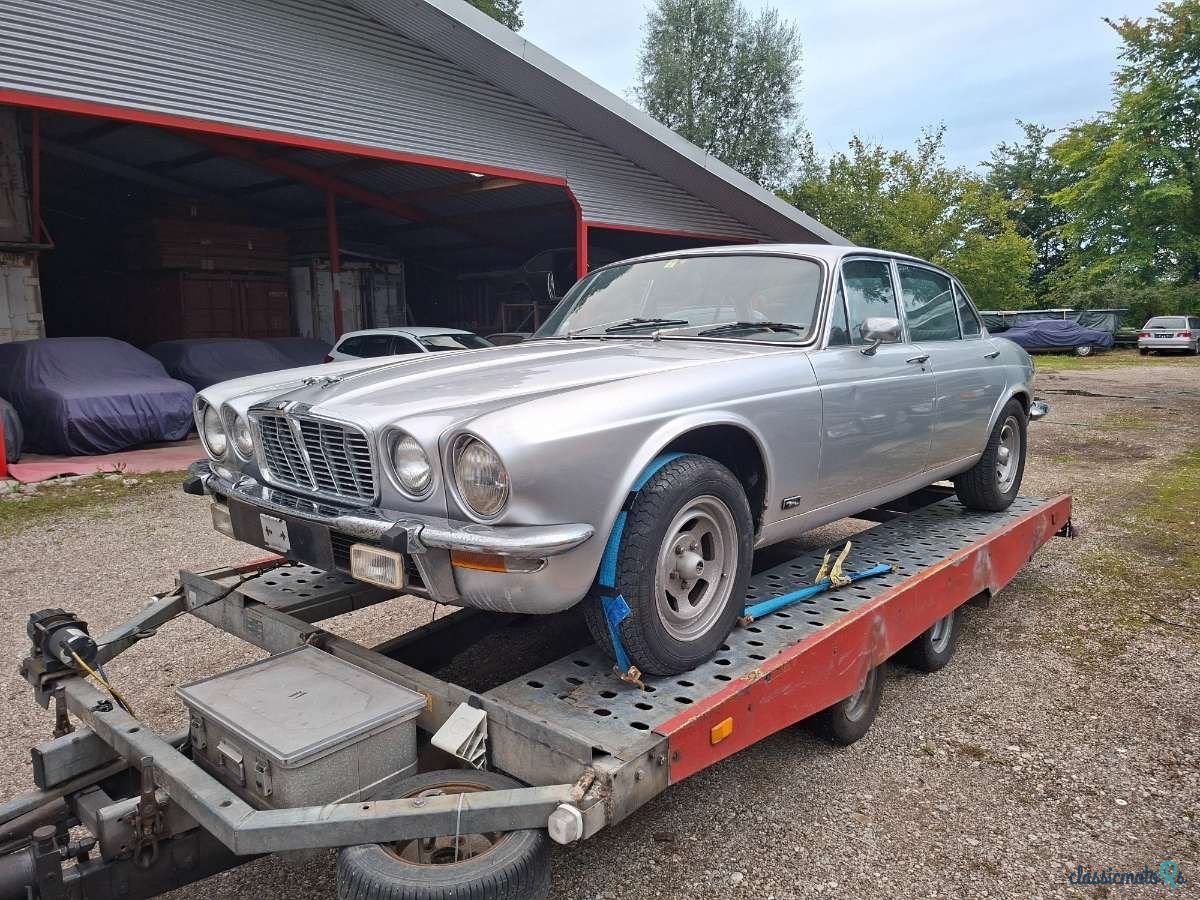 1975' Jaguar XJ photo #1