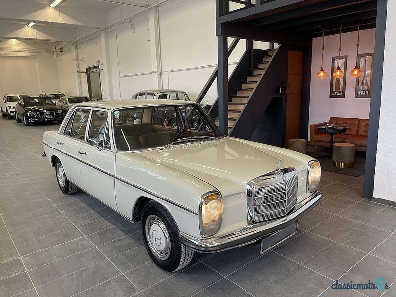 1968' Mercedes-Benz 200 D/8 photo #1