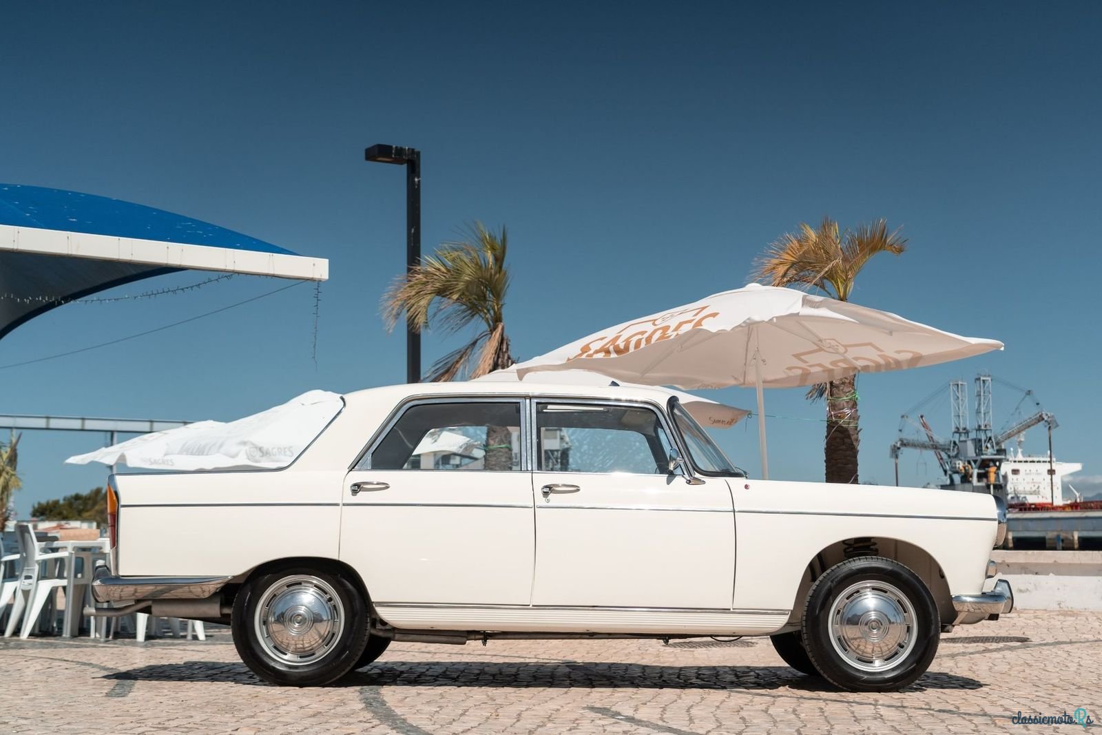 1967' Peugeot 404 photo #4