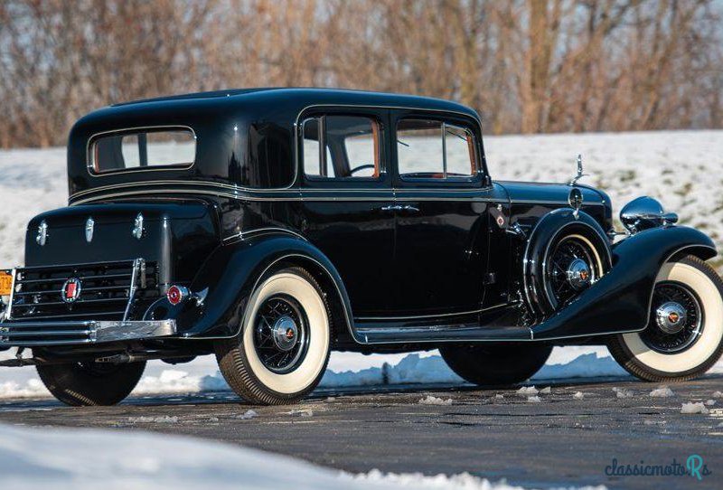 1933' Cadillac V-12 Town Sedan photo #4