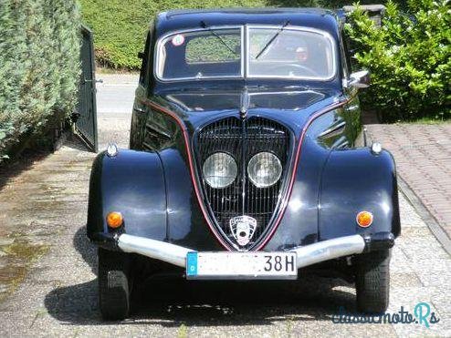 1938' Peugeot 302  Berline photo #5