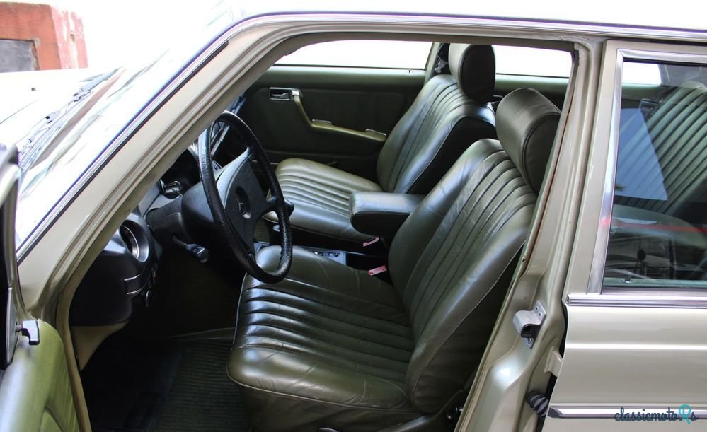 1982' Mercedes-Benz W123 300 D photo #6