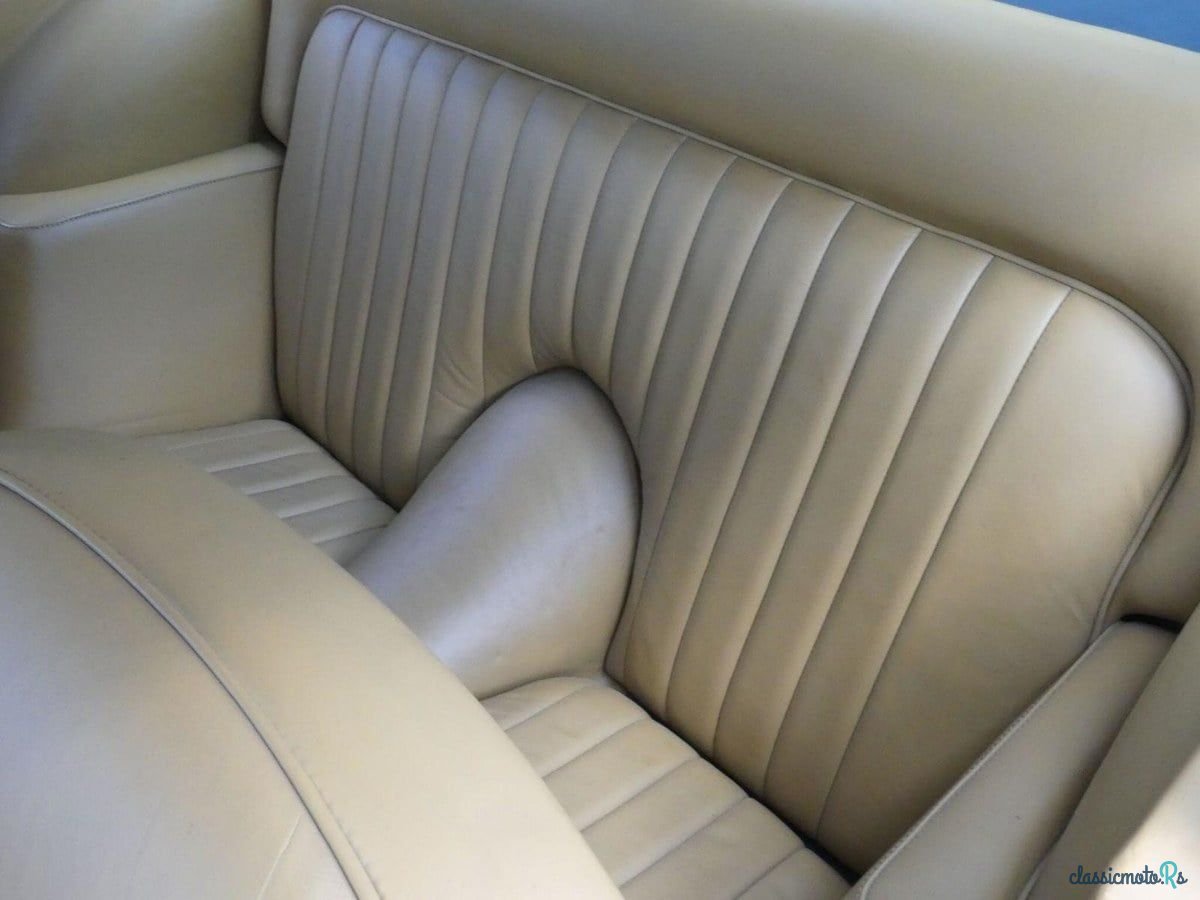 1960' Aston Martin DB4 photo #4