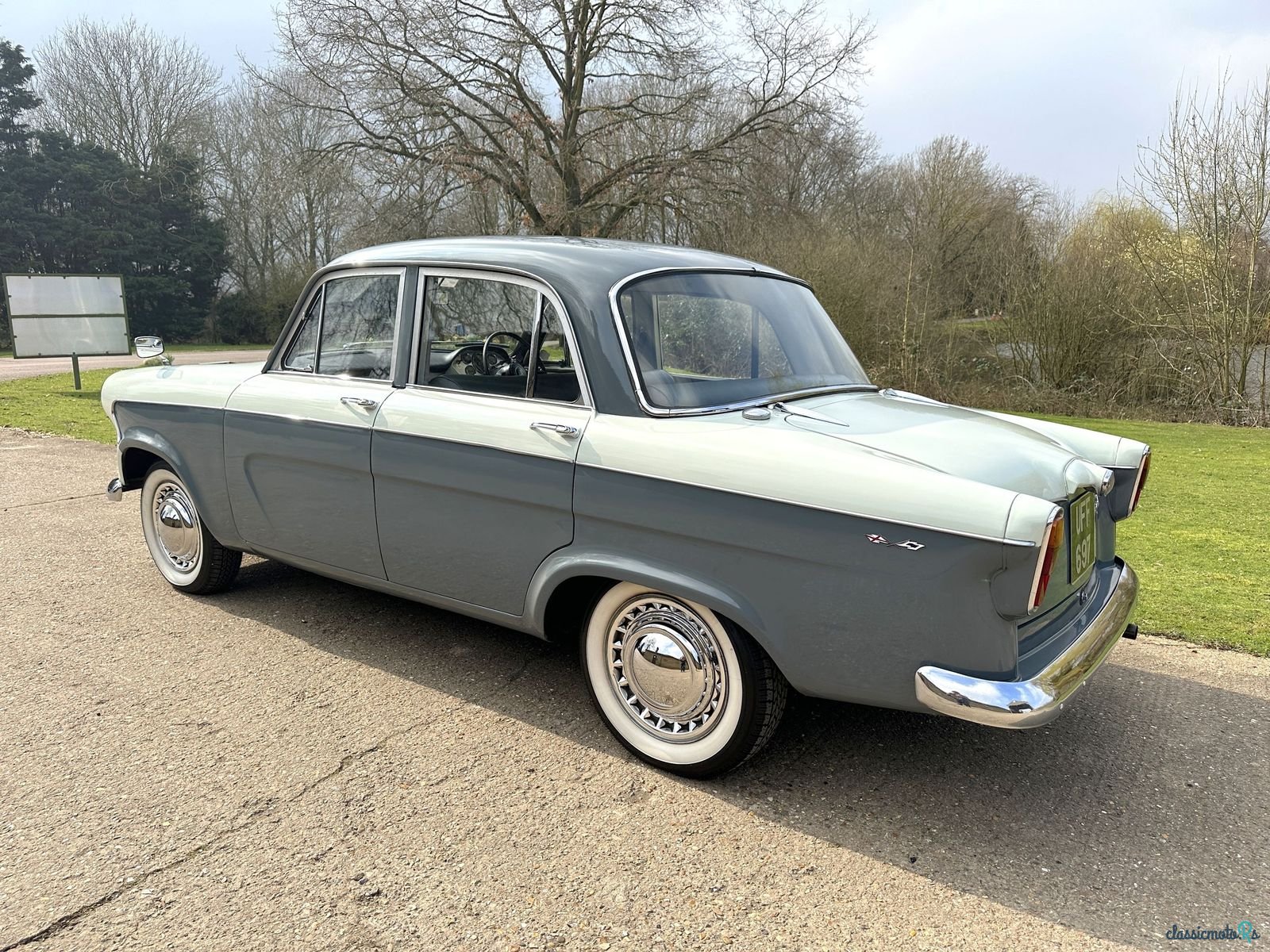 1963' Standard Vanguard photo #3