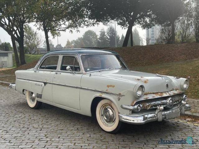 1954' Ford Crestline Sunliner photo #1