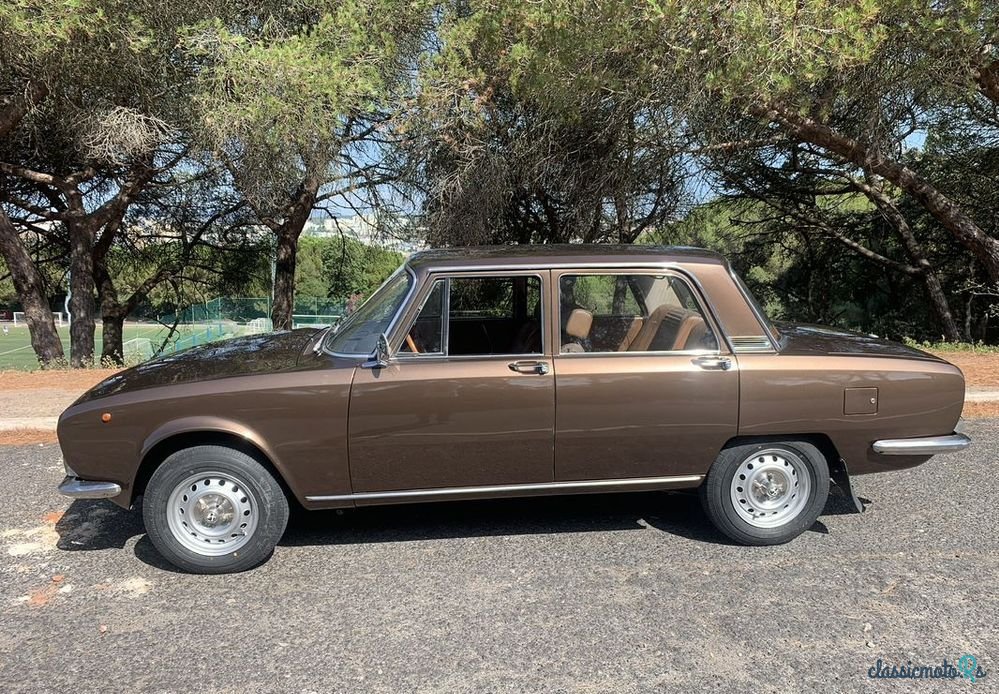 1974' Alfa Romeo 2000 photo #2