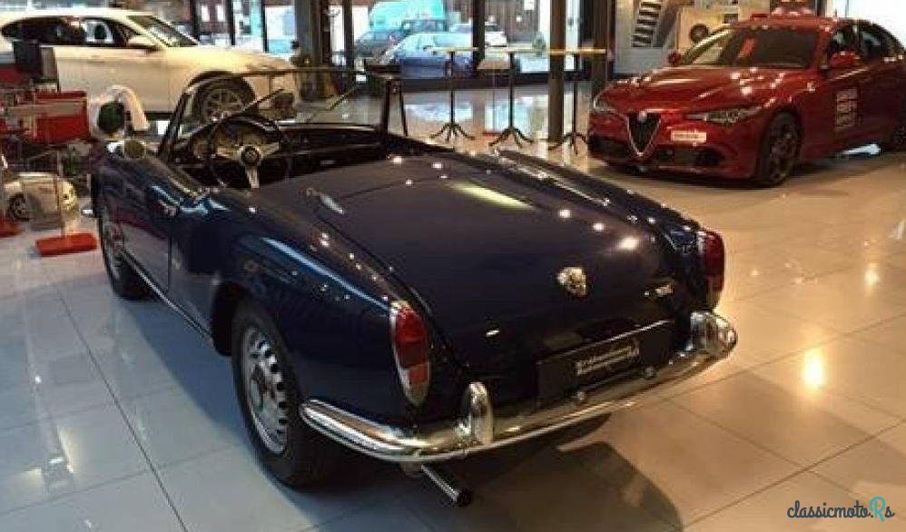 1965' Alfa Romeo Spider photo #3