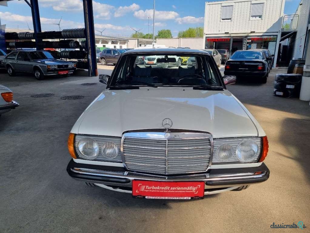 1977' Mercedes-Benz 240 W123 photo #2