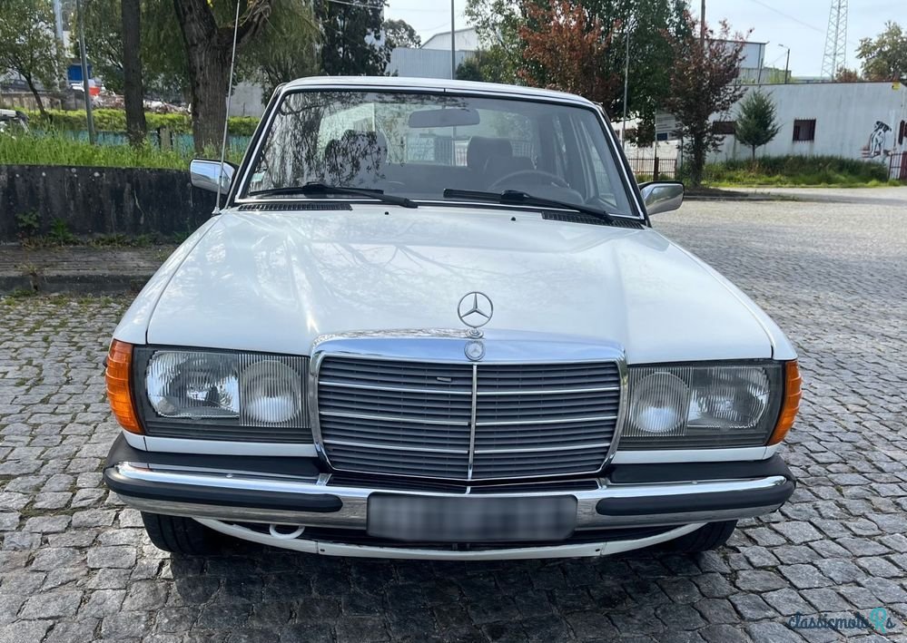 1982' Mercedes-Benz 240 photo #2