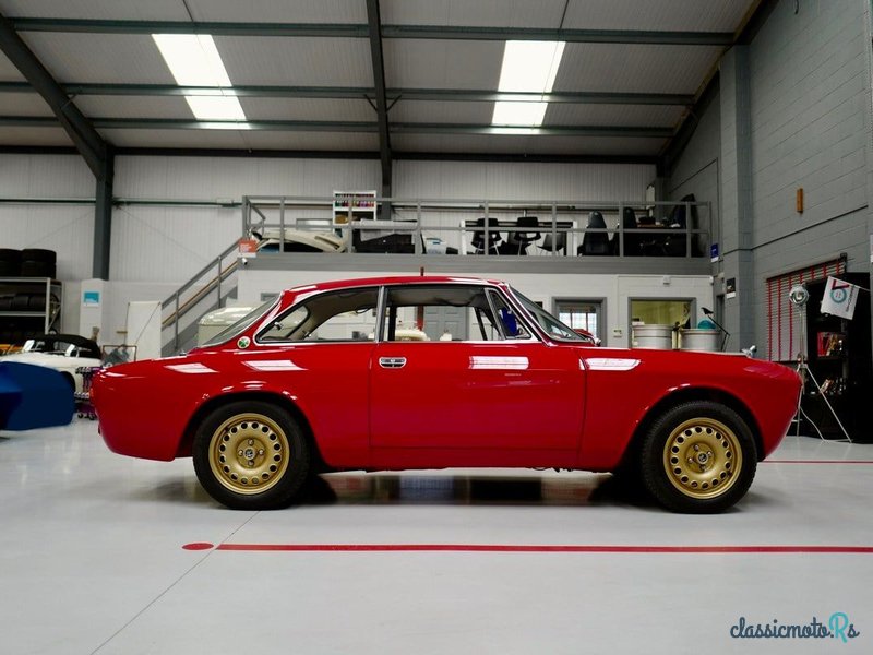 1967' Alfa Romeo Giulia photo #3