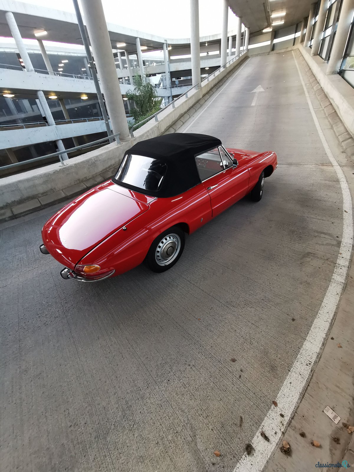 1968' Alfa Romeo Spider Duetto Series 1 1600 photo #2