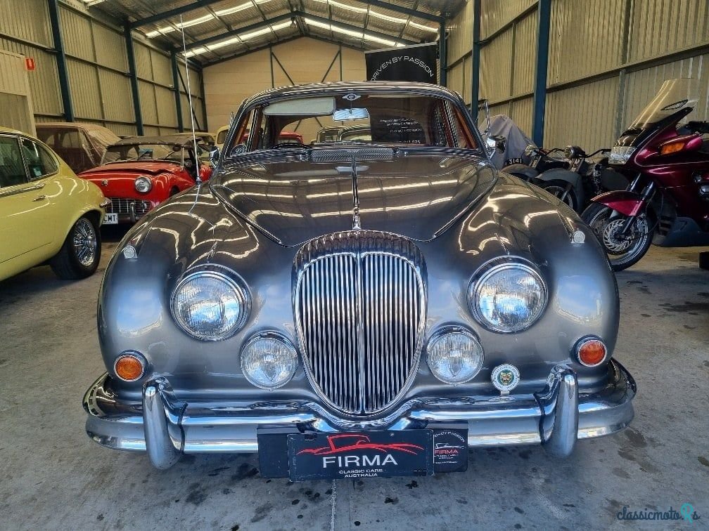 1967' Daimler 250 V8 photo #1