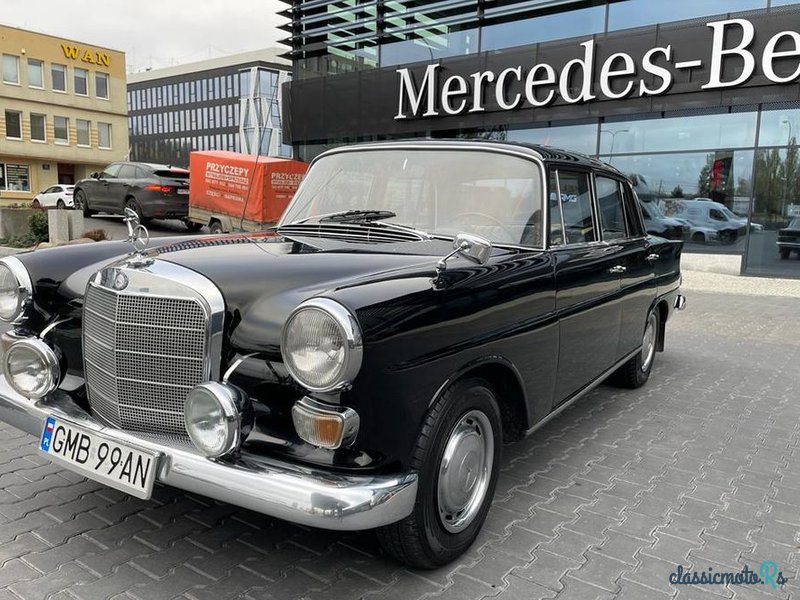 1966' Mercedes-Benz W110 200D photo #2