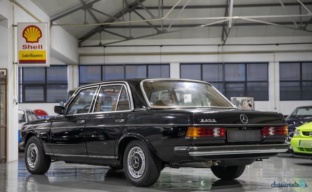 1980' Mercedes-Benz 240 photo #3