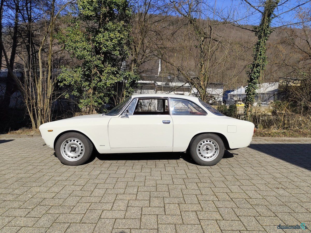 1968' Alfa Romeo GT photo #6