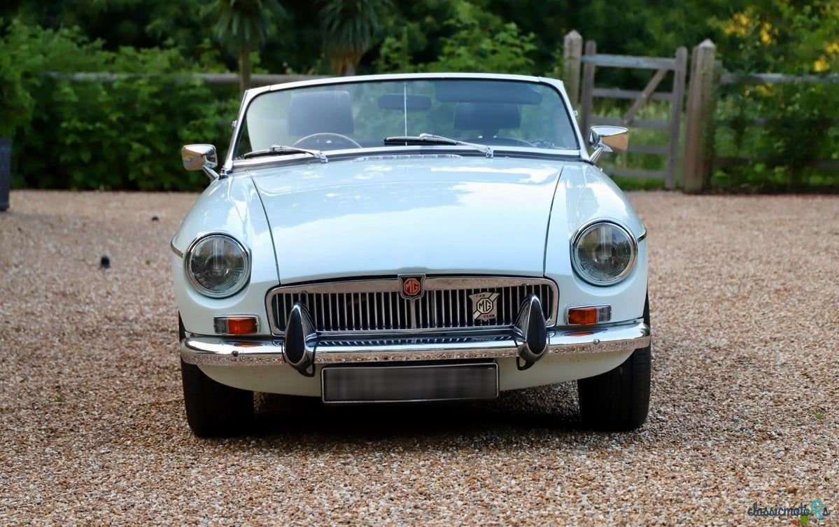 1970' MG MGB photo #4