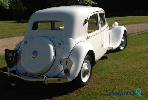 1951' Citroen Traction Avant photo #1