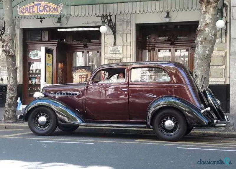 1935' Plymouth Sedan 2 Doors photo #2