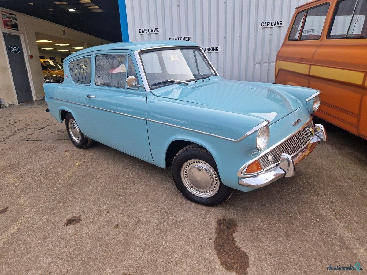1968' Ford Anglia photo #6