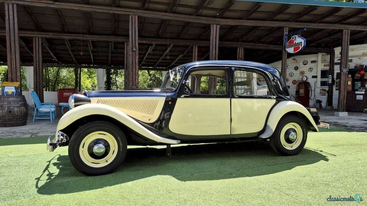 1954' Citroen Traction Avant photo #2