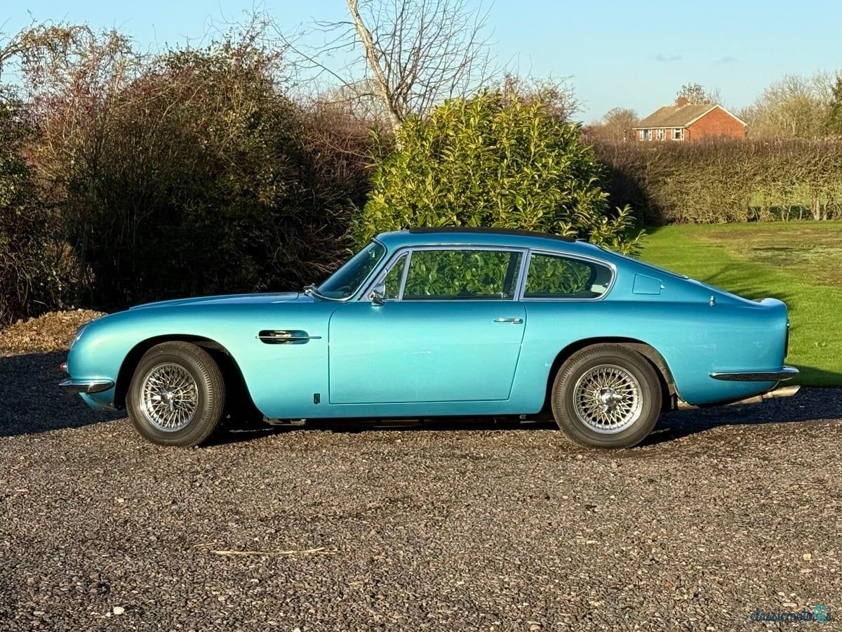 1969' Aston Martin DB6 photo #3
