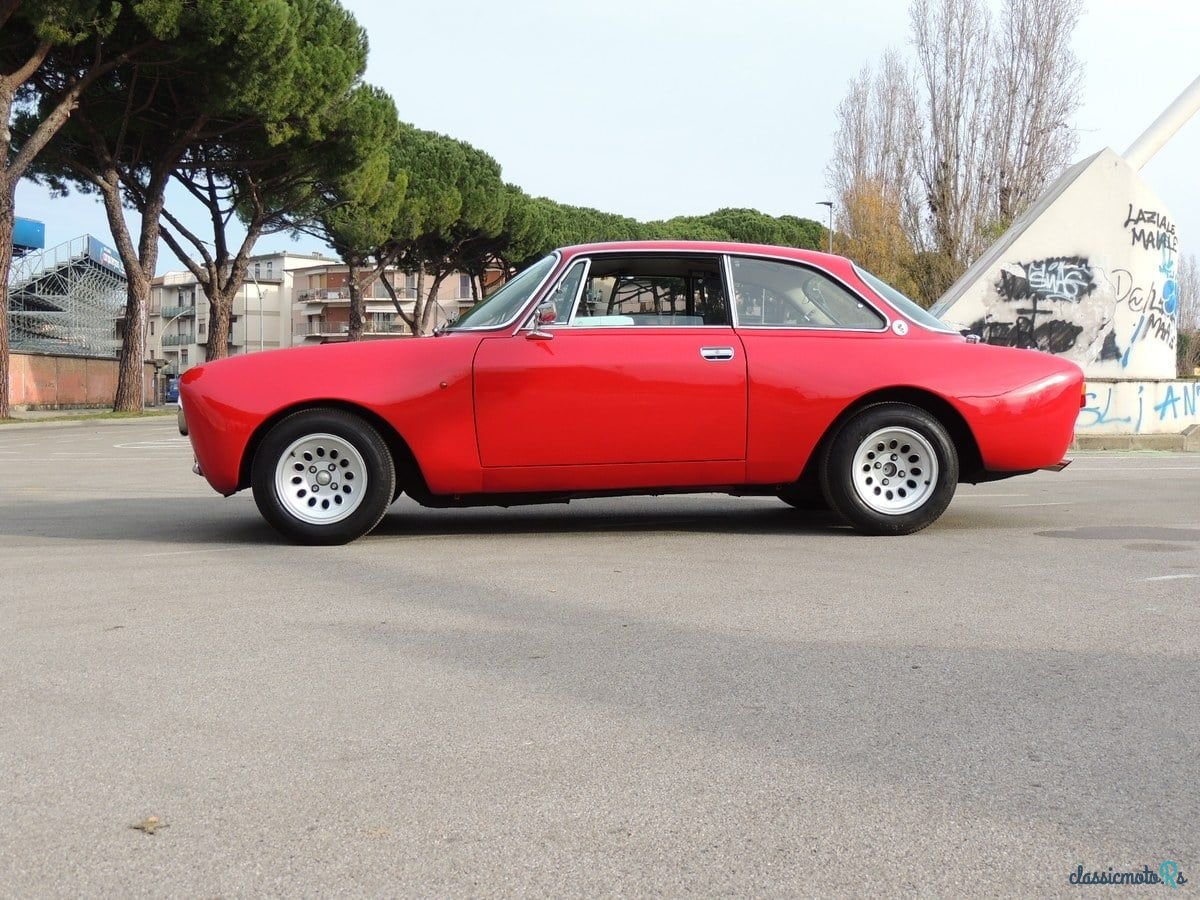 1973' Alfa Romeo GT photo #1