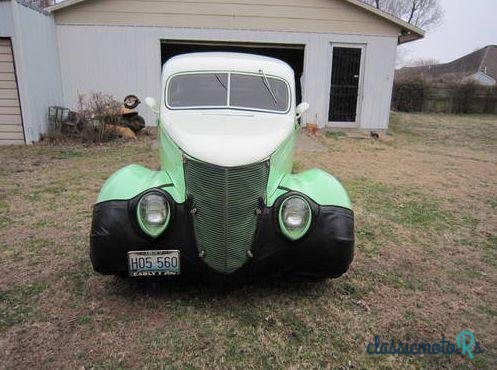 1937' Ford 2 Door Sedan photo #2