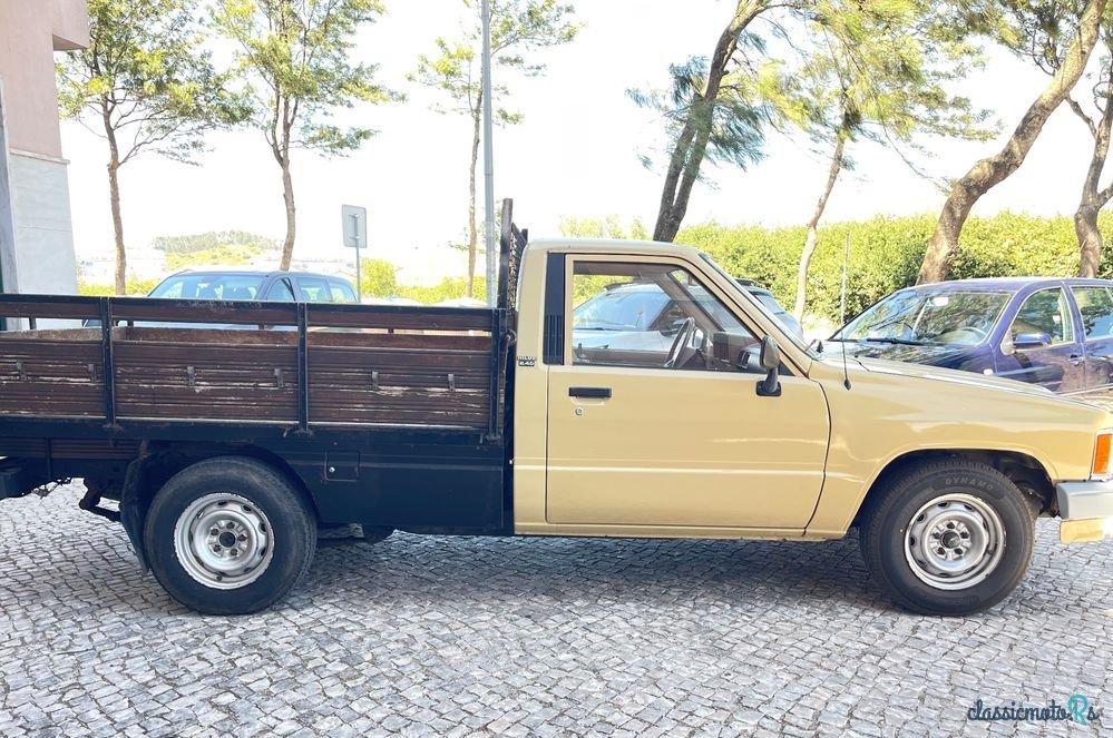 1988' Toyota Hilux photo #4