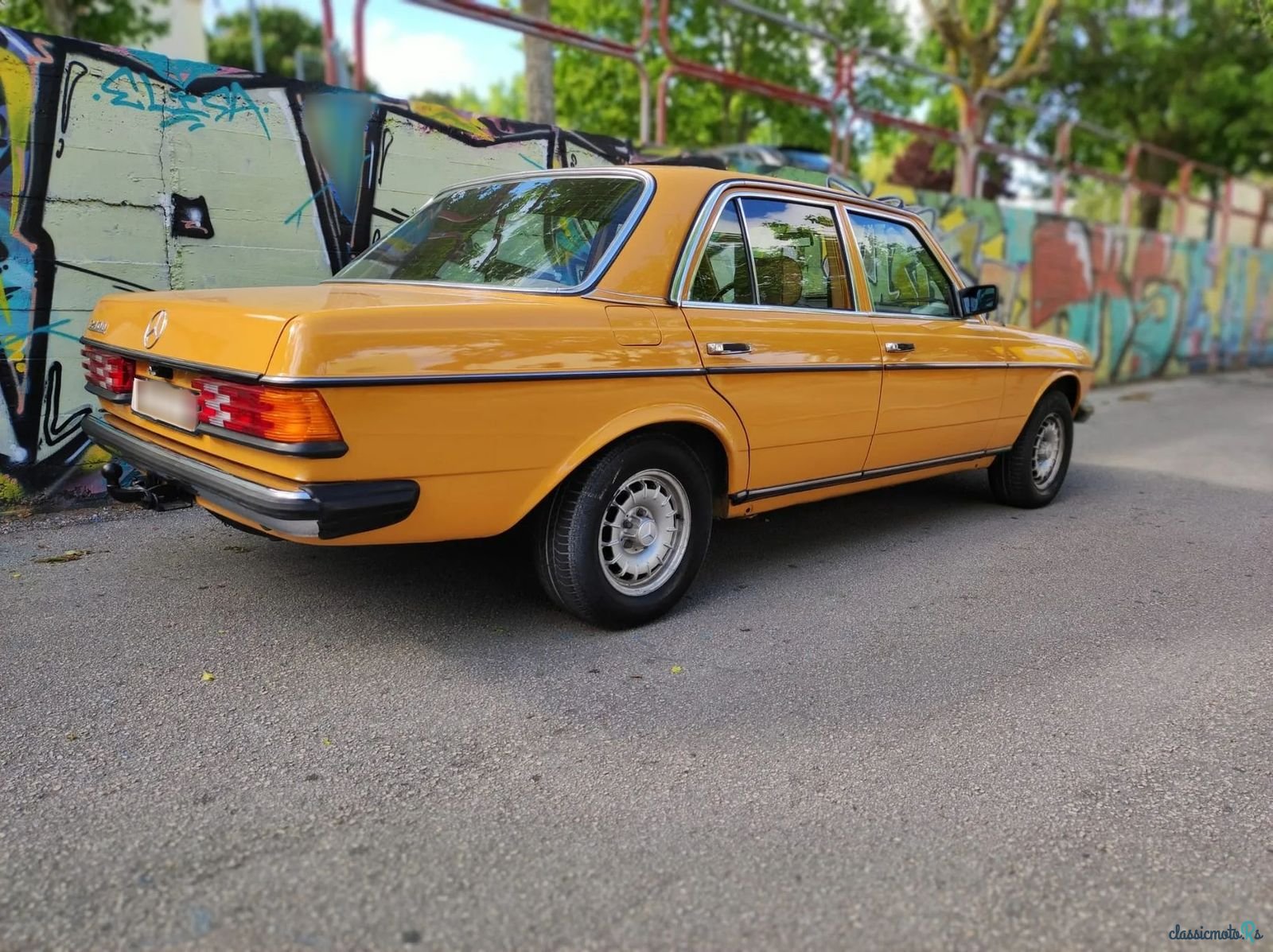 1980' Mercedes-Benz 240 photo #3