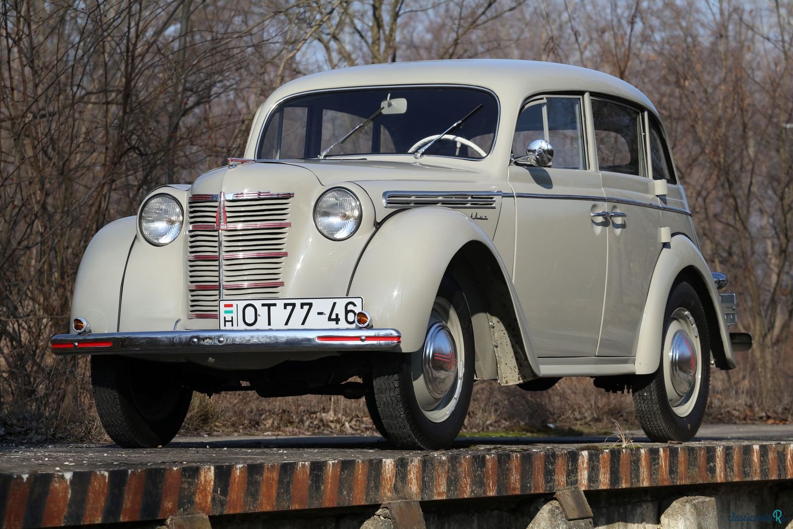 1949' Moskvitch 400 photo #2
