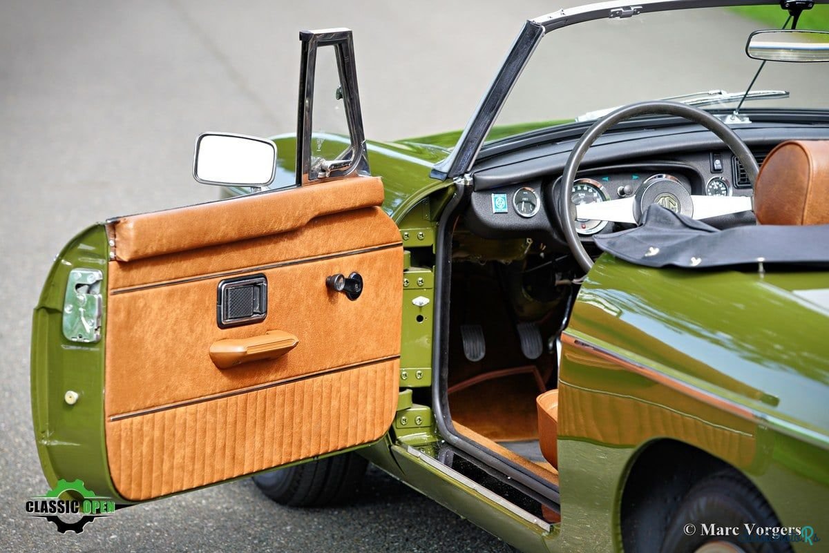 1975' MG MGB photo #3