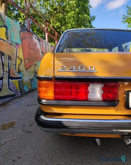 1980' Mercedes-Benz 240 photo #6