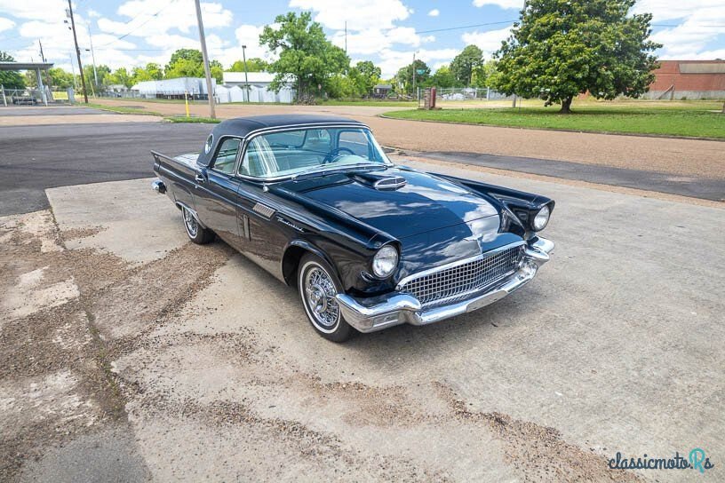 1957' Ford Thunderbird photo #2