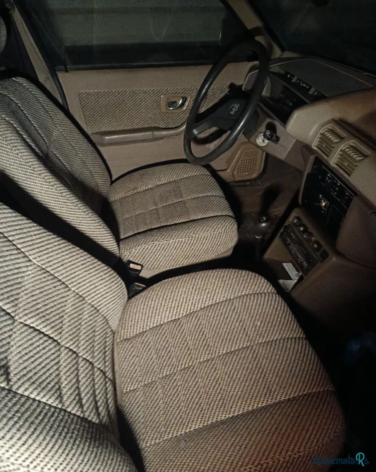 1982' Peugeot 305 photo #3