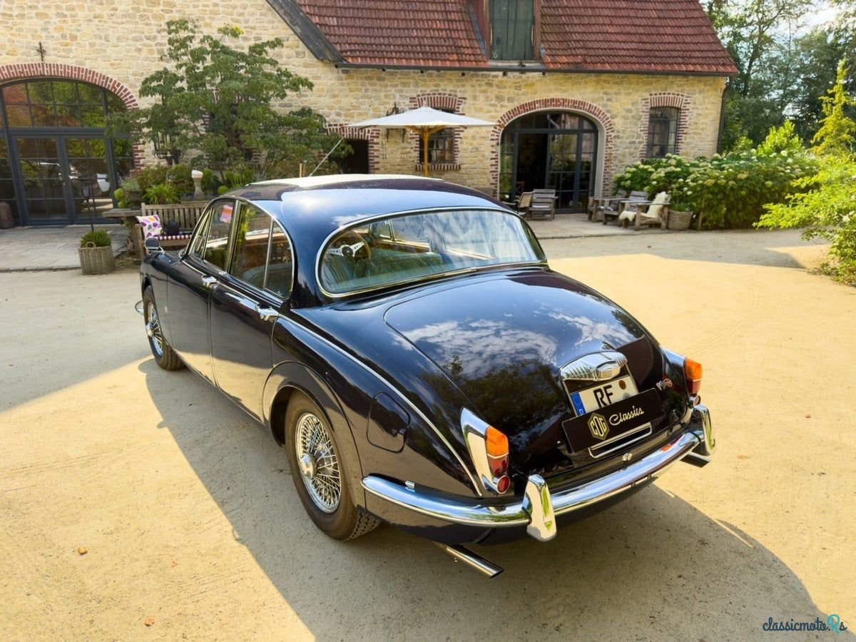 1968' Daimler 250 V8 photo #5