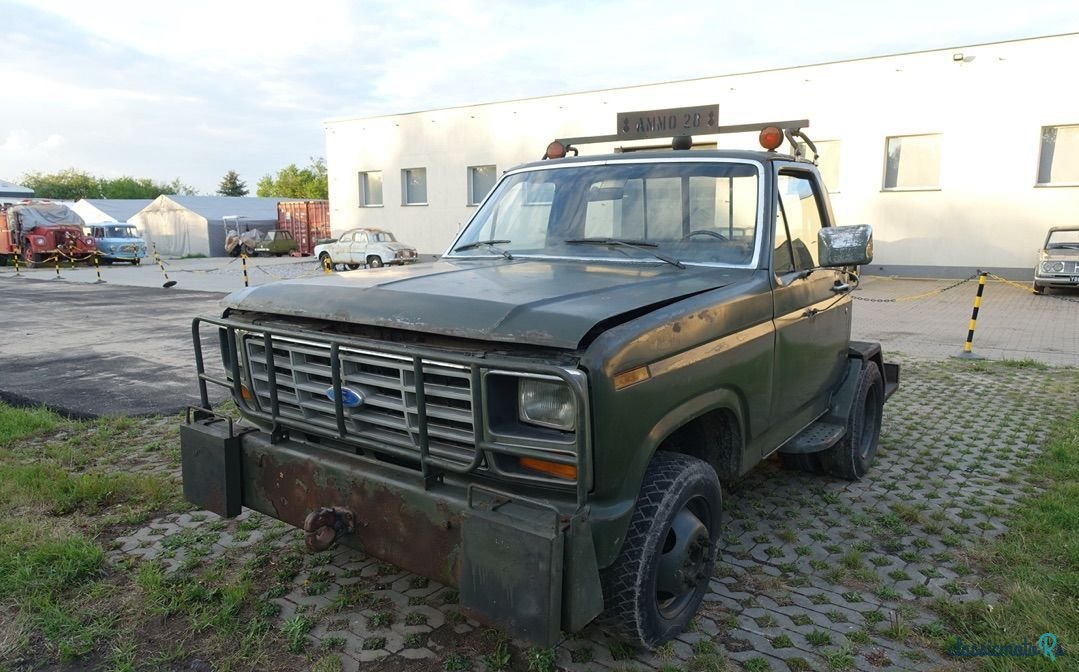 1980' Ford F-350 photo #2