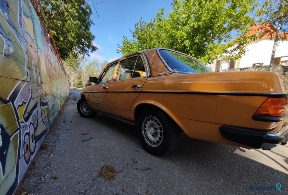 1980' Mercedes-Benz 240 photo #5