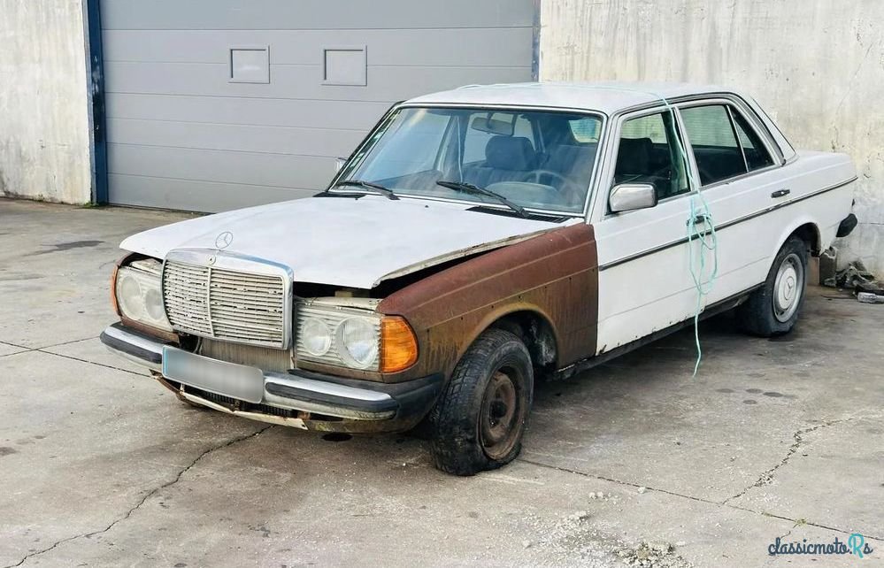1981' Mercedes-Benz 240 photo #1