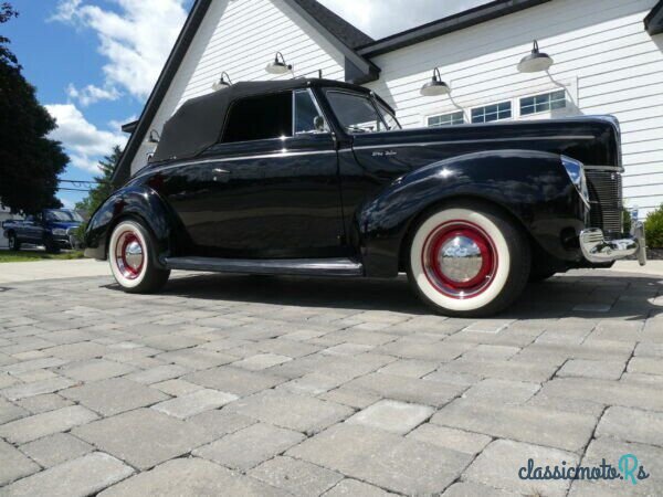 1940' Ford Deluxe photo #3