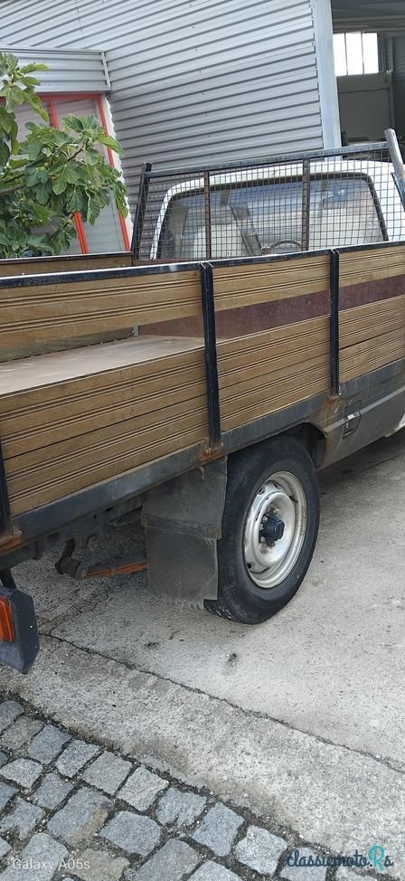 1989' Toyota Hilux photo #3