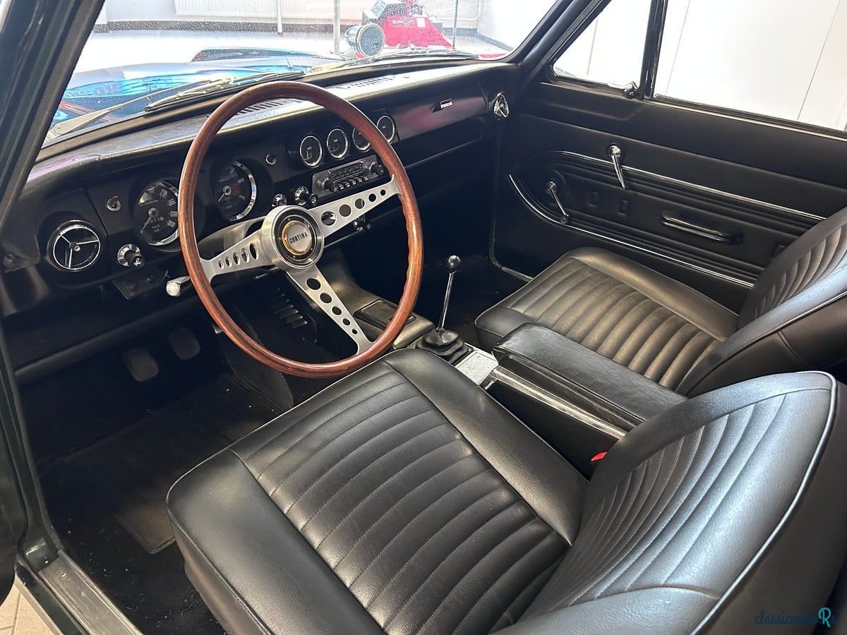 1966' Ford Cortina photo #5