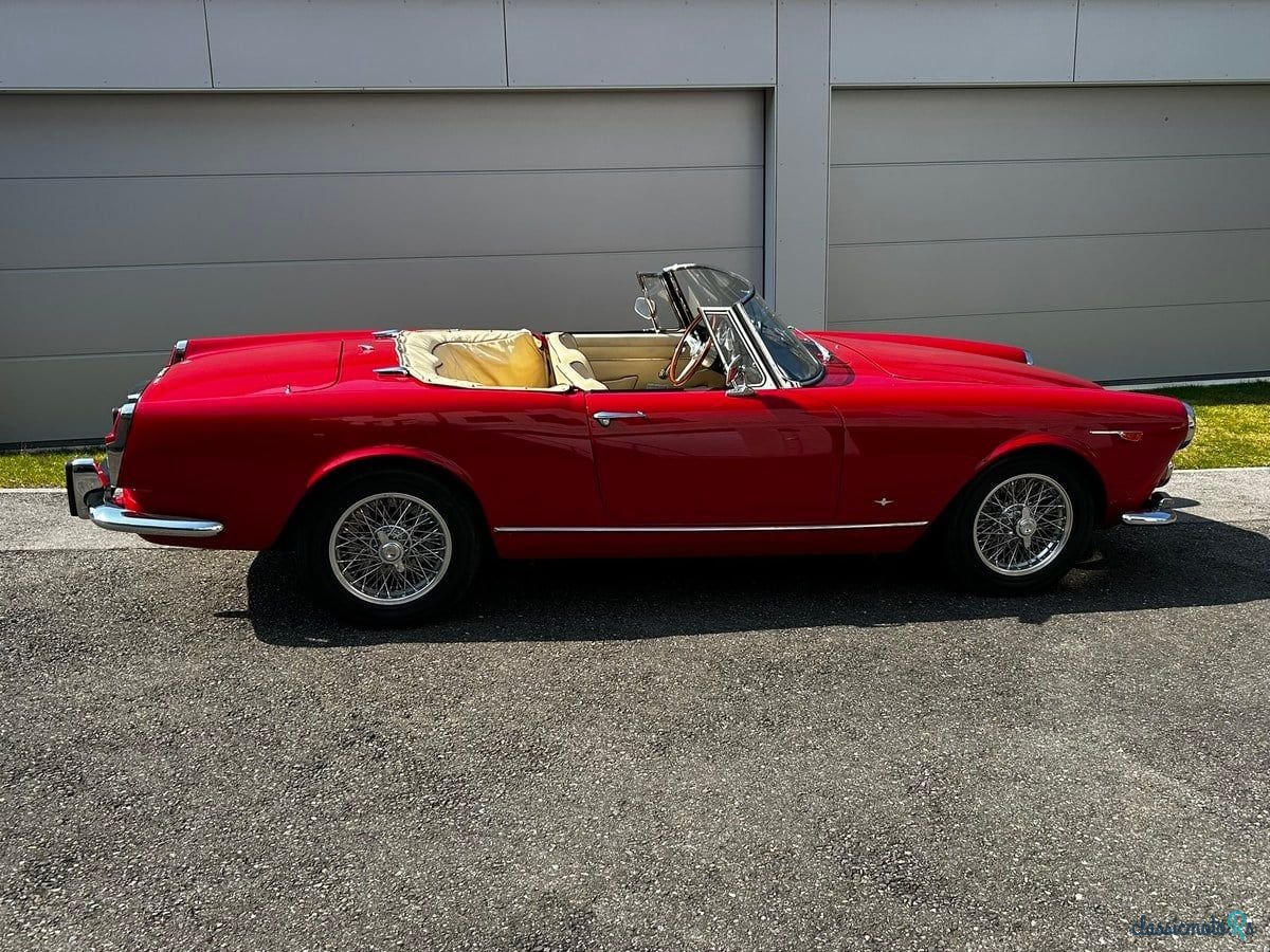 1964' Alfa Romeo 2600 Spider photo #5