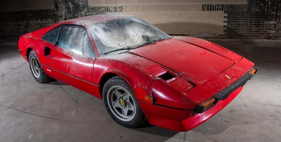 Заброшенное сокровище: в старом гараже обнаружен редчайший суперкар Ferrari 70-х