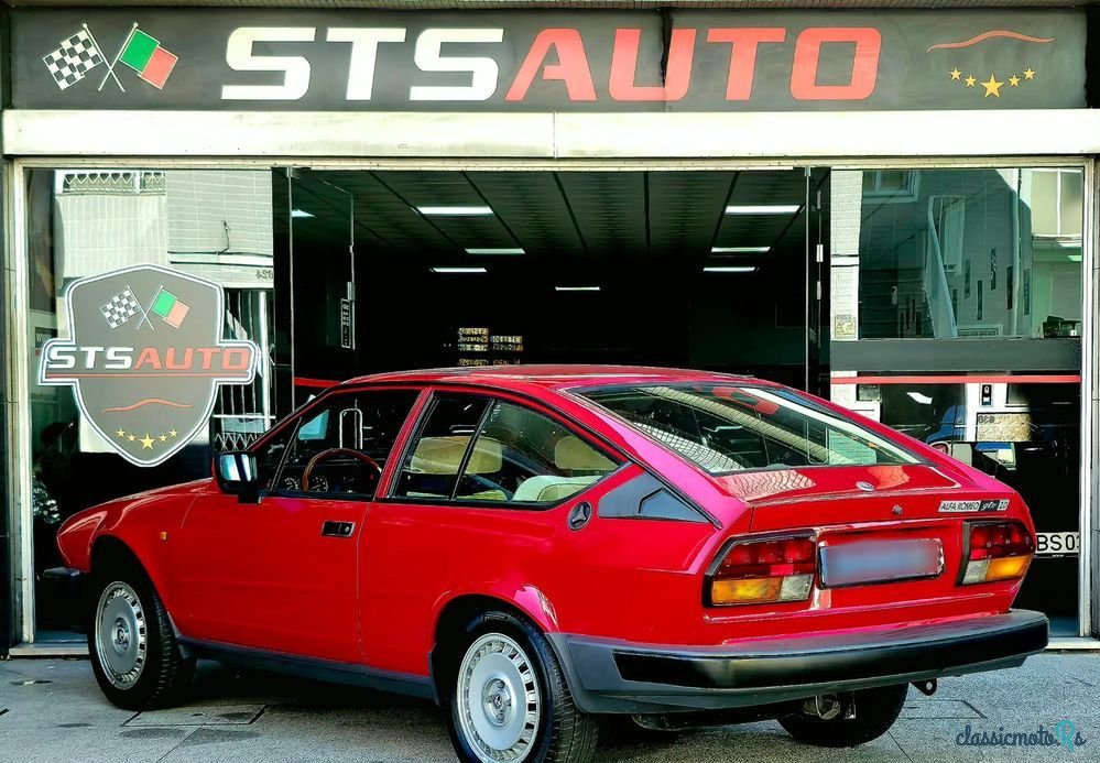 1982' Alfa Romeo GTV photo #4