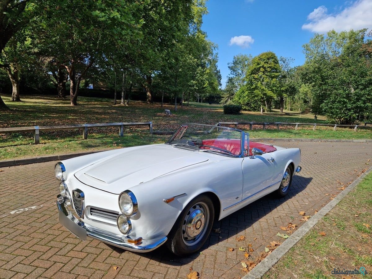 1963' Alfa Romeo 2600 Spider photo #2