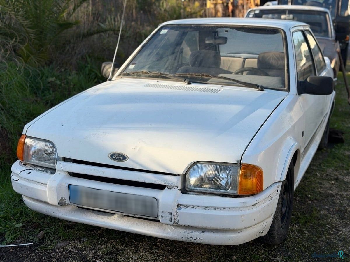 1990' Ford Escort photo #2