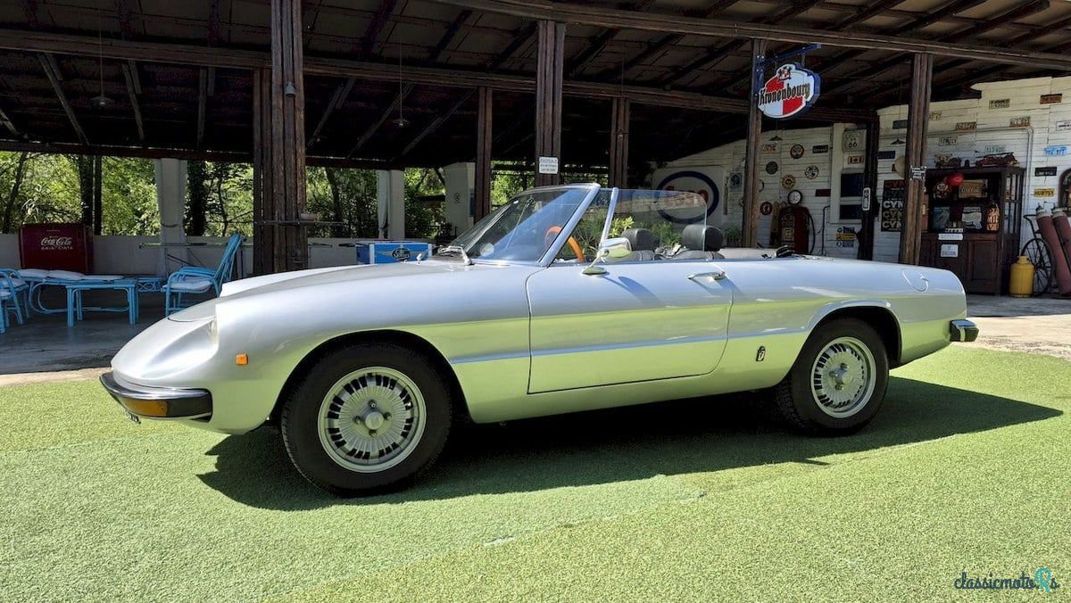1976' Alfa Romeo Spider (Duetto) photo #4